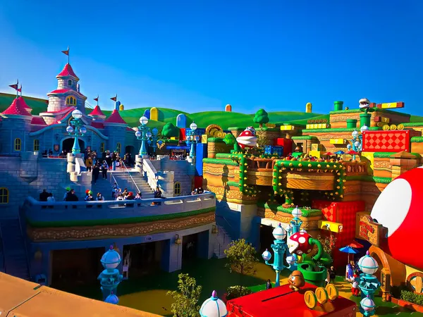 OSAKA, JAPONYA - 10 Nisan 2021: Yoshi 's Adventure' daki sahne, Super Nintendo World. Nintendo World 'de bir cazibe merkezi..