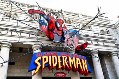 OSAKA, JAPONYA - 12 Ağustos 2020: Universal Studio Japan 'daki en ünlü gezintilerden biri olan Örümcek Adam' ın İnanılmaz Macerasının Fotoğrafı.