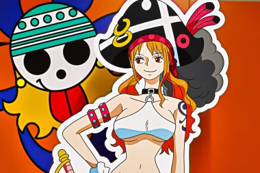 Osaka, Japonya - 6 Ekim 2022: One PIECE FİLM RED 'den NAMI anime karakterlerinin fotoğrafları. Film tanıtımının bir parçası olarak Osaka Metro pul mitinginde