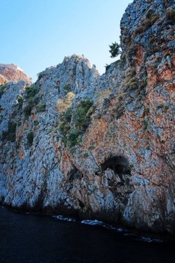 Denizden dağlara güzel bir manzara