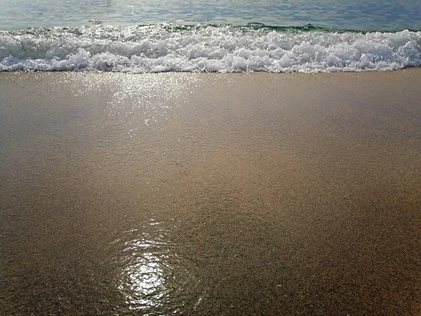 Les Vagues Mer Roulent Sur Sable Doré — Photo