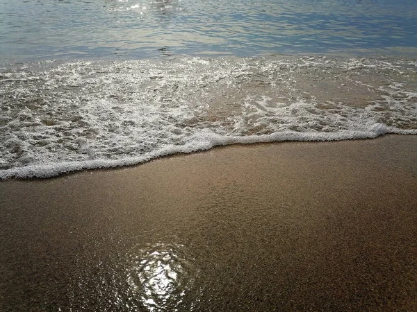 Ondas Mar Rolam Sobre Areia Dourada — Fotografia de Stock