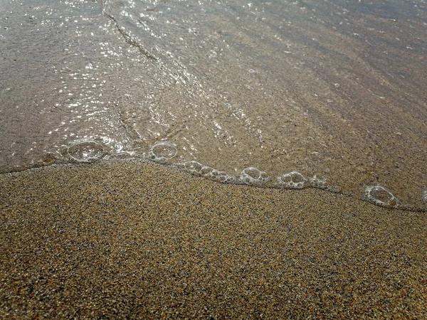 Морские Волны Катятся Золотому Песку — стоковое фото