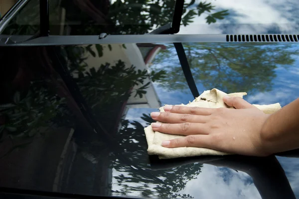Lavar um carro — Fotografia de Stock