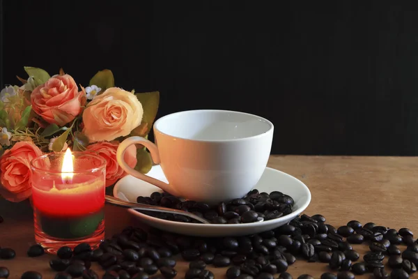 Cup full of coffee beans — Stock Photo, Image