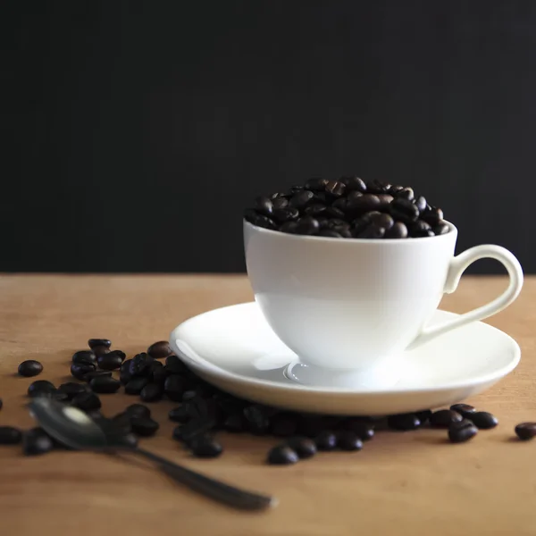 Cup full of coffee beans — Stock Photo, Image