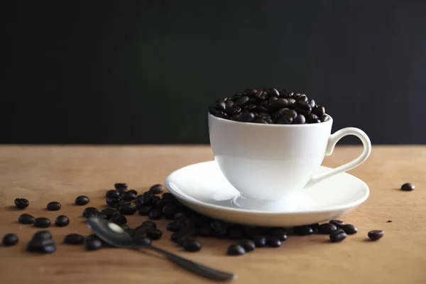 Cup full of coffee beans — Stock Photo, Image