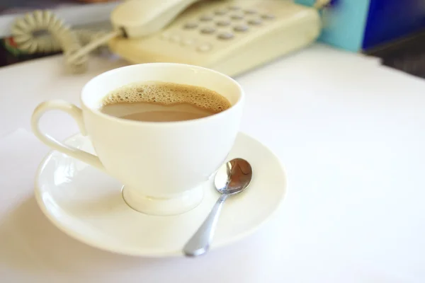 Taza de café en la mesa — Foto de Stock