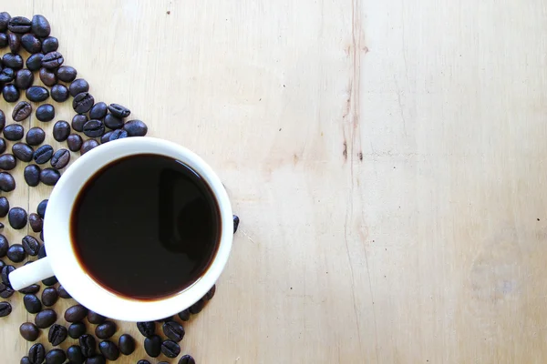 Taza de café fresco en la mesa, vista desde arriba —  Fotos de Stock