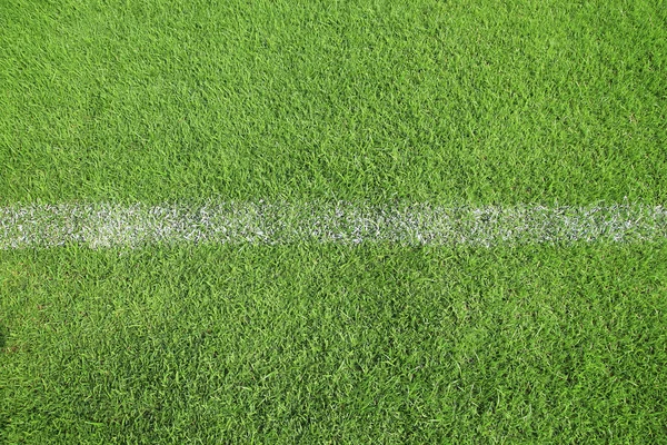 Bola de futebol com grama verde — Fotografia de Stock