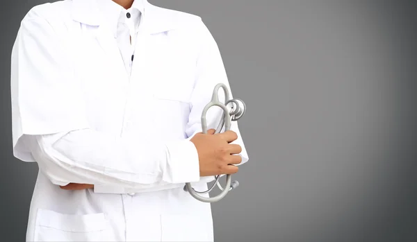 Un stéthoscope dans les mains du médecin — Photo