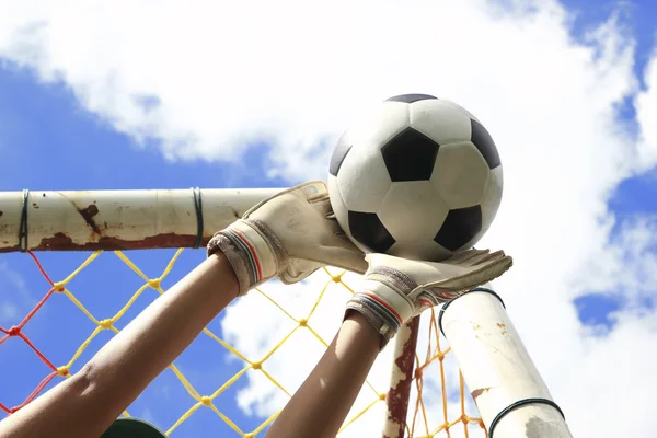 Soccer goalkeeper's hands reaching for the ball — Stock Photo, Image