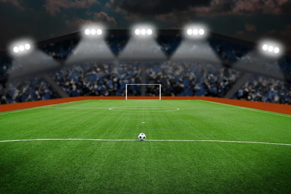 Balón de fútbol en el campo en el estadio por la noche —  Fotos de Stock
