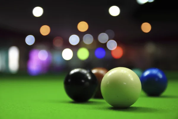 Bola de snooker na mesa — Fotografia de Stock