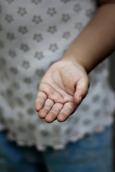 Hands of a small child — Stock Photo, Image