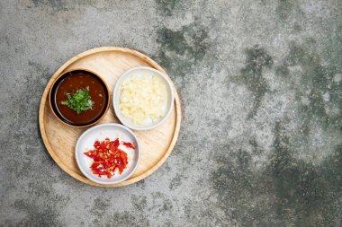 Şili soslu Sukiyaki sosu ve mini kasede shabu shabu ve sukiyaki sosu..