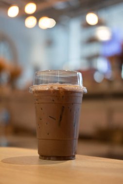 Kafede buzlu kahve fincanı.