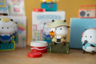 Bangkok, Tayland - 3 Kasım 2021: Miniso 'dan sevimli Star Moly Tuo Wonder Ride Serisi Artistik Sanal Kutusu