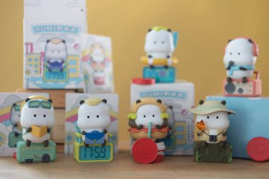 Samut Prakan, Tayland - 6 Kasım 2021: Star Moly Tuo Wonder Ride Serisi Artistik Sanal Kutusu. Miniso 'dan gelen yeni koleksiyonda toplam 6 parça var..