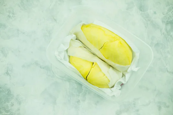 Sebuah Kotak Daging Durian Kuning Matang Segar Yang Lezat Tampilan — Stok Foto