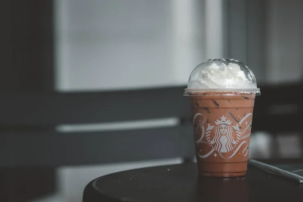 Samut Prakan Tajlandia Listopada 2021 Szklanka Kawy Starbuck Mrożoną Mochą — Zdjęcie stockowe
