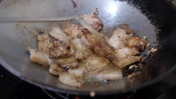 Close Shot Using Ladle Frying Pork Belly Frying Pan Kitchen — Stockvideo