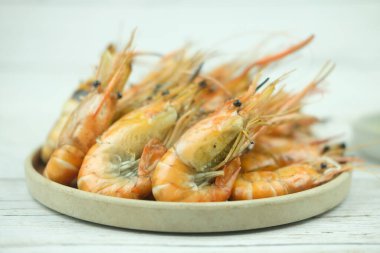 Izgara karides ya da karides. Kapat.