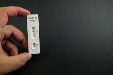 Covid-19 Tarım testi ya da ATK el ele tutuşmalar. Burun ya da burun testi.