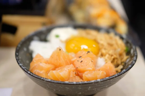 Japanese Rice Fresh Salmon Raw Egg Salmon Don Japanese Food — Fotografia de Stock