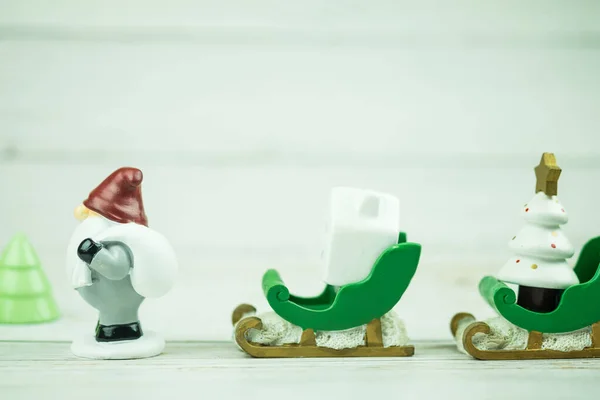Ceramic Santa Claus Holding Present His Back Christmas Tree Models — Stockfoto