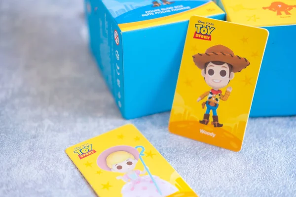 BANGKOK, THAILAND - 19 Ocak 2022: yeni kutu rastgele koleksiyonu, MINISO X Oyuncak Hikayesi Tayland 'da satıldı. Toparlanın.