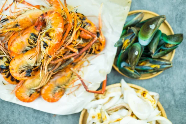 Enfoque Selectivo Camarones Río Parrilla Con Muchos Mariscos Tailandeses Fondo — Foto de Stock