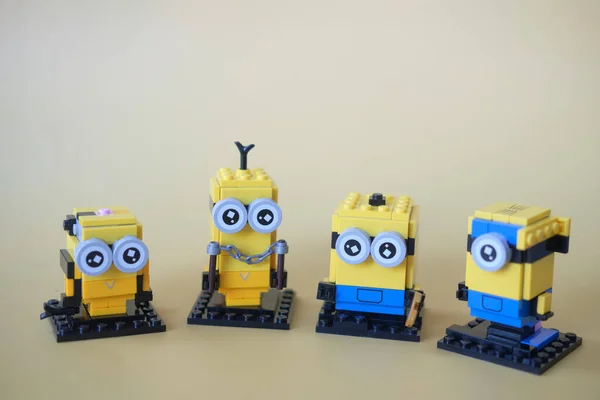 Bangkok Thailand Februari 2022 Een Rij Schattige Lego Minions Gebouwd — Stockfoto