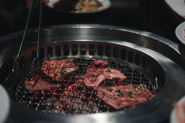 Yakiniku Carne Churrasco Grelhada Japonesa Carne Crua Marinada Foram Colocados — Fotografia de Stock