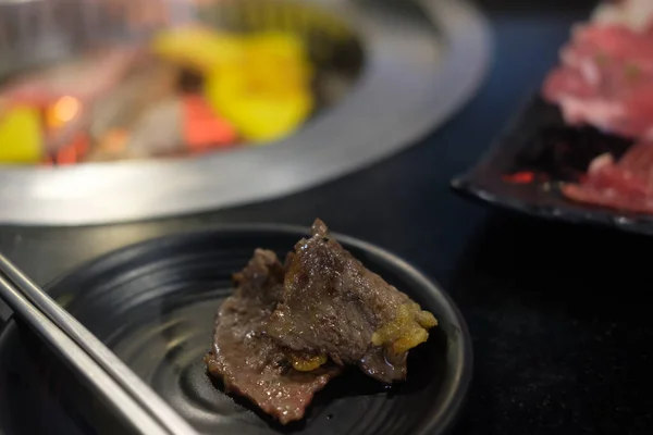 Burnt Meat Black Dish Selective Focus — Foto Stock