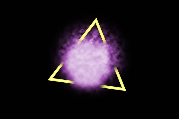 Forma Amarela Triângulo Uma Nuvem Rosa Fumaça Fundo Preto — Fotografia de Stock