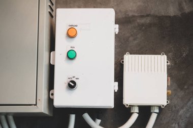 Apartmanın elektrik paneli. Kapat.