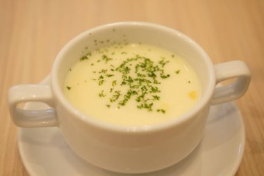 Lezzetli kremalı mısır çorbası. Kapat.