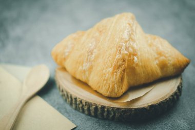 Kruvasan taze fırın tatlı tatlı tatlı çörek sağlıklı yemek