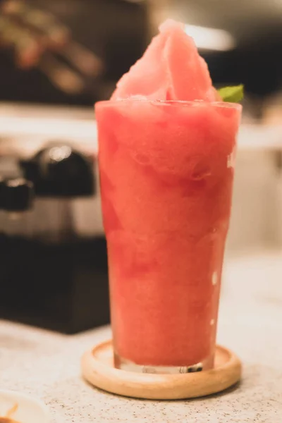 Roter Wassermelonen Smoothie Hohen Glas Sommergetränk — Stockfoto