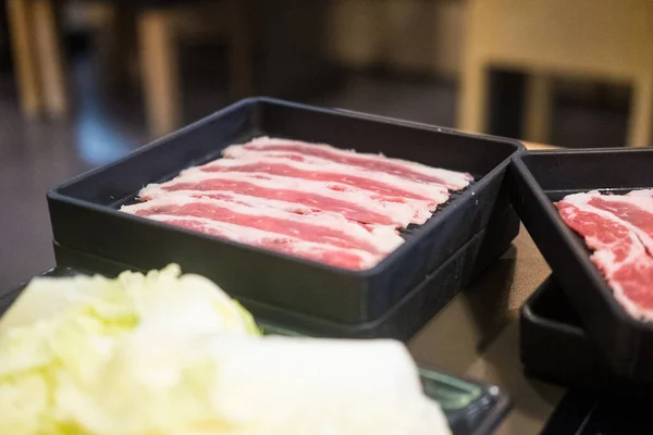 Κρέας Λεπτές Φέτες Και Φρέσκα Λαχανικά Για Παραδοσιακή Ιαπωνική Κατσαρόλα — Φωτογραφία Αρχείου