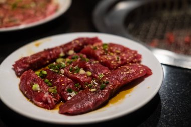 Ham sığır eti dilim Barbekü veya Japon tarzı yakiniku için