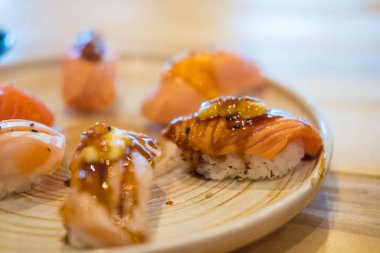 Izgara somon balığı Japon yemeği. Asya mutfağı