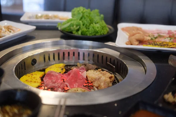 Cooking Barbecue Grilled Raw Beef Slice Charcoal Stove Japanese Style — Stock Photo, Image