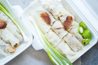 Crab fresh spring rolls with sweet sauce, crab, chili, cucumber, egg, bean sprouts, spring onion wrap with roti dough sheet in white box