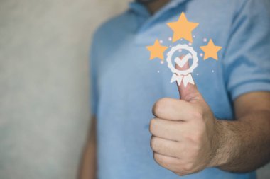 Man show thumb up in meaning 