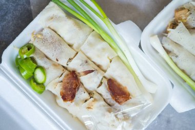 Crab fresh spring rolls with sweet sauce, crab, chili, cucumber, egg, bean sprouts, spring onion wrap with roti dough sheet in white box