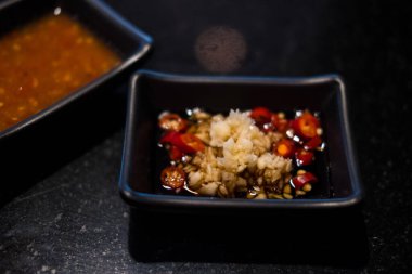 Shabu baharatlı sos sosunu biberli ve sarımsaklı olarak kapatın. Tayland 'ın en popüler yemeği..