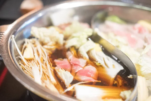 Cocinar Sukiyaki Con Carne Cruda Vegetal Estilo Comida Japonesa —  Fotos de Stock
