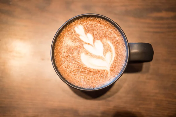 Secangkir Mocha Panas Dengan Seni Latte Langsung Atas Tampilan — Stok Foto